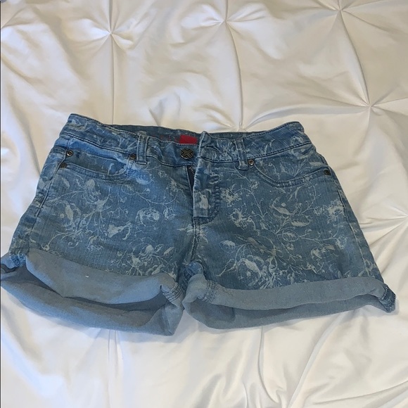 Patterned Jean Shorts - Picture 1 of 4